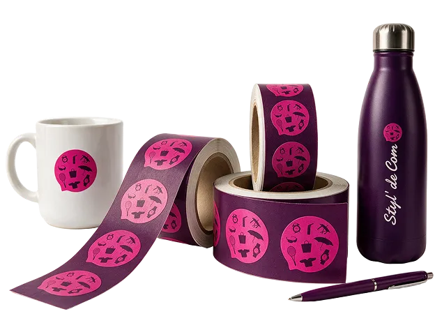 Objets personnalisés Styl’ de Com avec motifs sportifs et logo distinctif