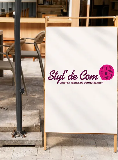 Stand publicitaire Styl’ de Com avec objets et textiles personnalisés, à Bourges dans le Cher